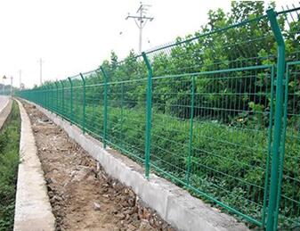 高速公路護欄網(wǎng).jpg 高速公路護欄網(wǎng).jpg